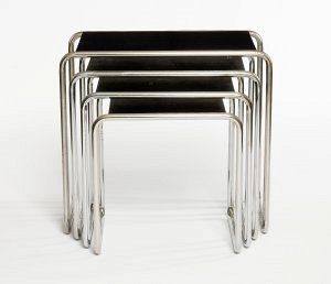 Marcel Breuer, « Tables gigognes », 1928 Bois, acier tubulaire © Musée des Arts décoratifs, Paris, Jean Tholance / A.D.A.G.P. 2016 