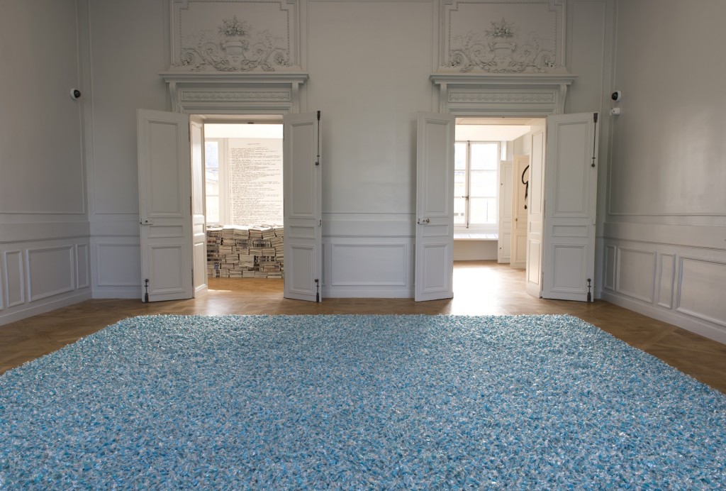 Felix Gonzalez-Torres, “Untitled” (Revenge), 1991. © The Felix Gonzalez-Torres Foundation. Photo: Marc Domage.