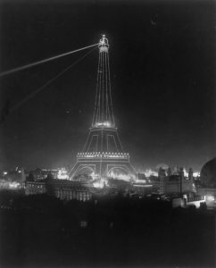 Tour Eiffel, à l'exposition universelle de 1900.